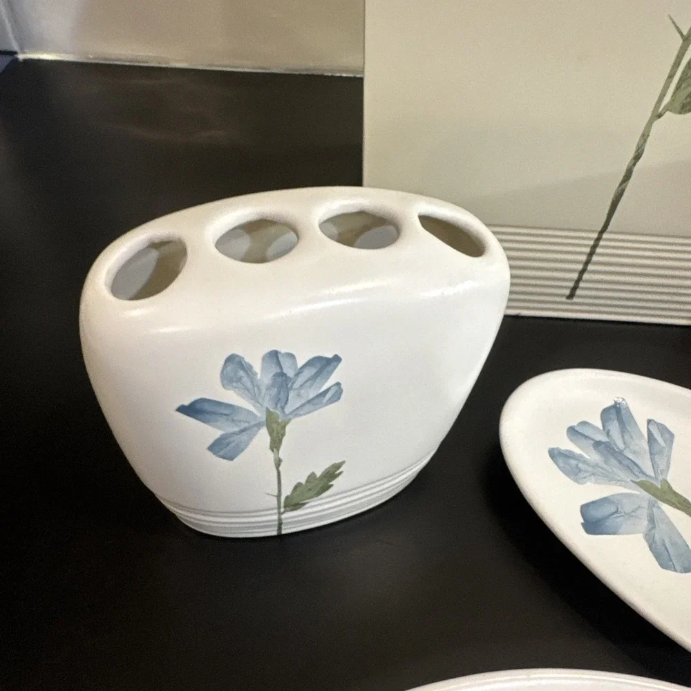 Croscill Spa Leaf Trashcan Toothbrush Holder Drinking Glass & 2 Soap Dishes